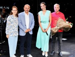 �yk� G�rman, Alt�nova da sahne ald�