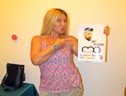 Hamiyet, kapak sayfas�ndaki reklama dikkat �ekti